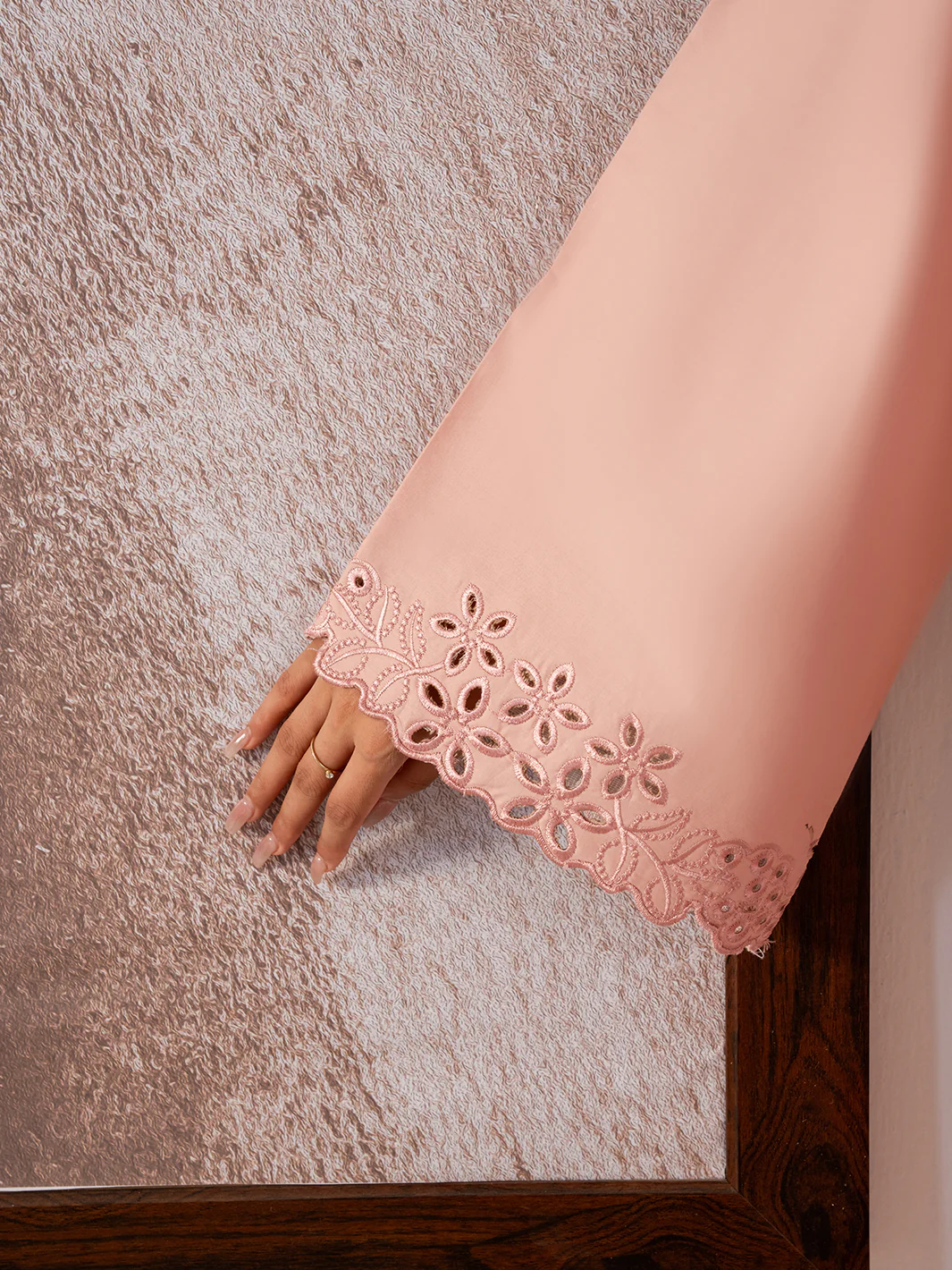 BLUSH - Image 5