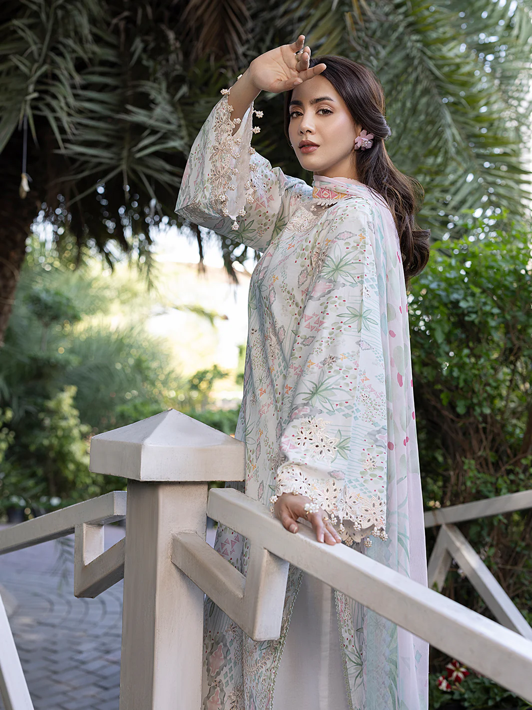 CLEO - Image 6