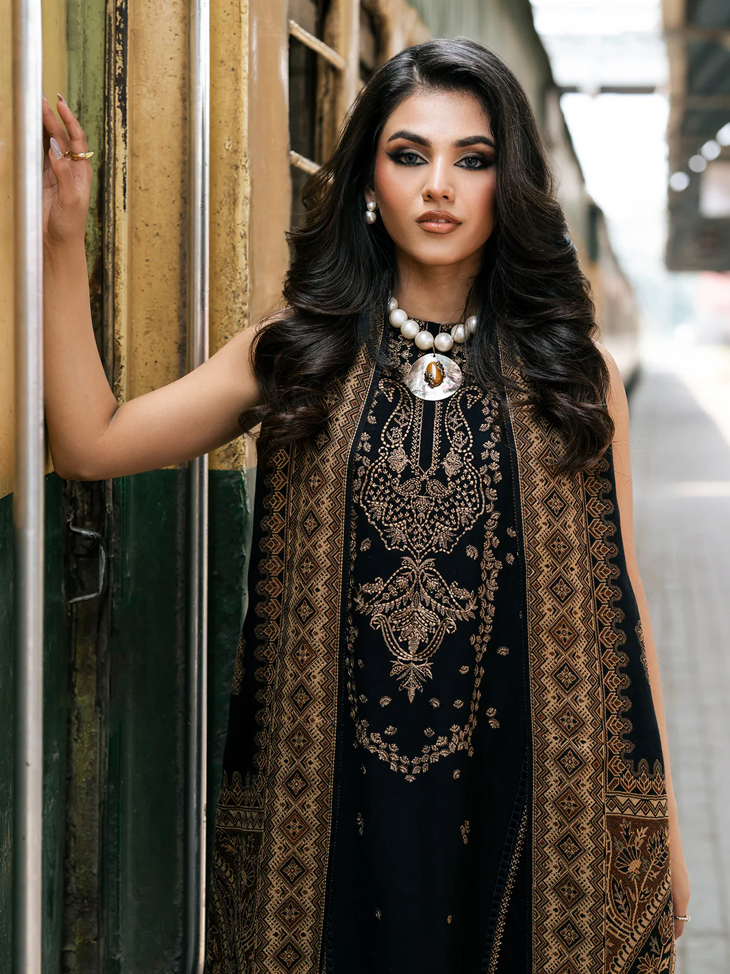 MANNAT - Image 2